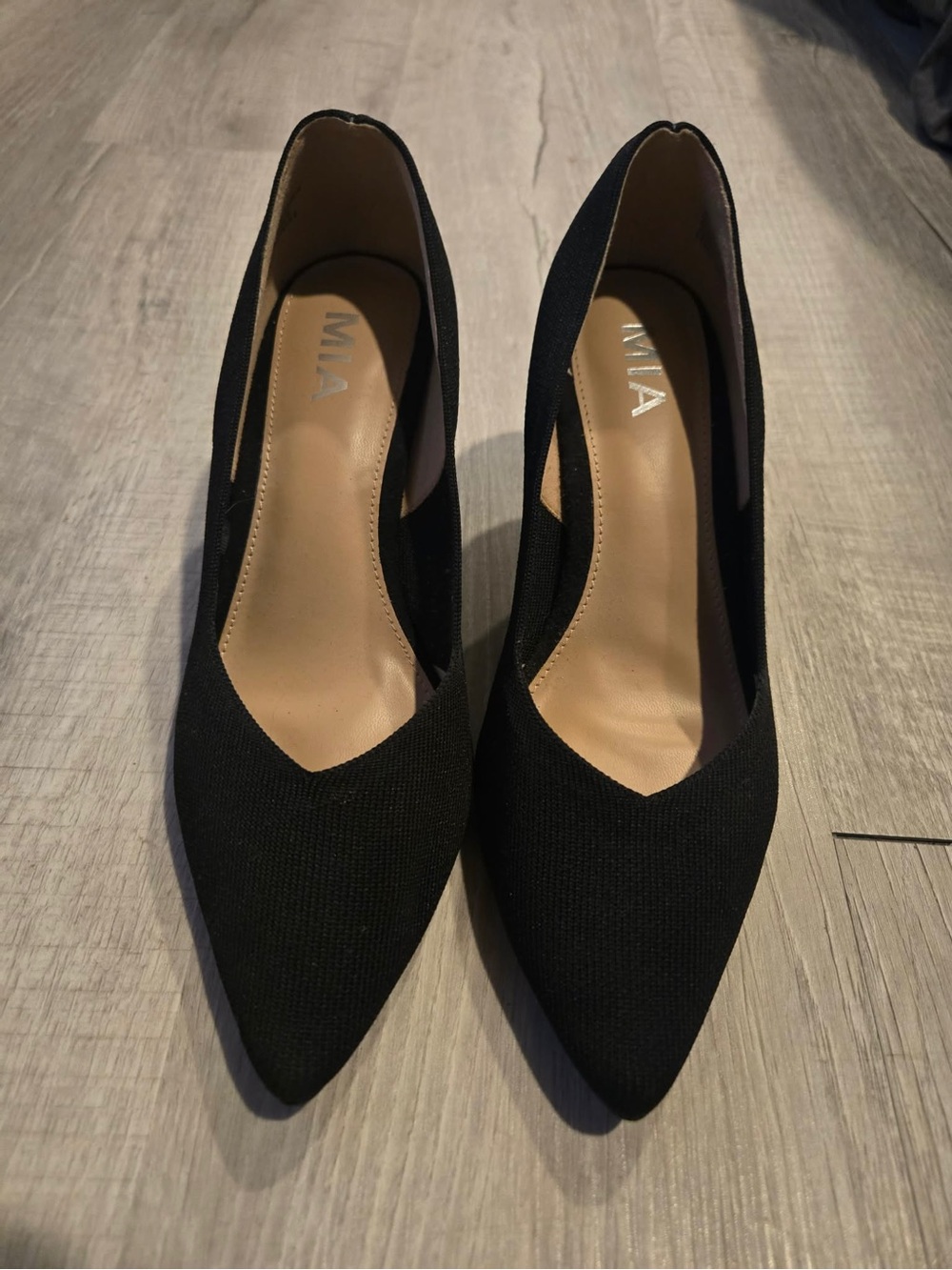 MIA Black Pointed-Toe Women's Pumps - Classic V-Cut